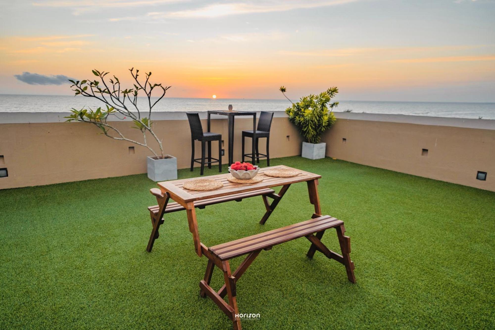 Hotel 50 By The Sea Dehiwala-Mount Lavinia Exterior foto