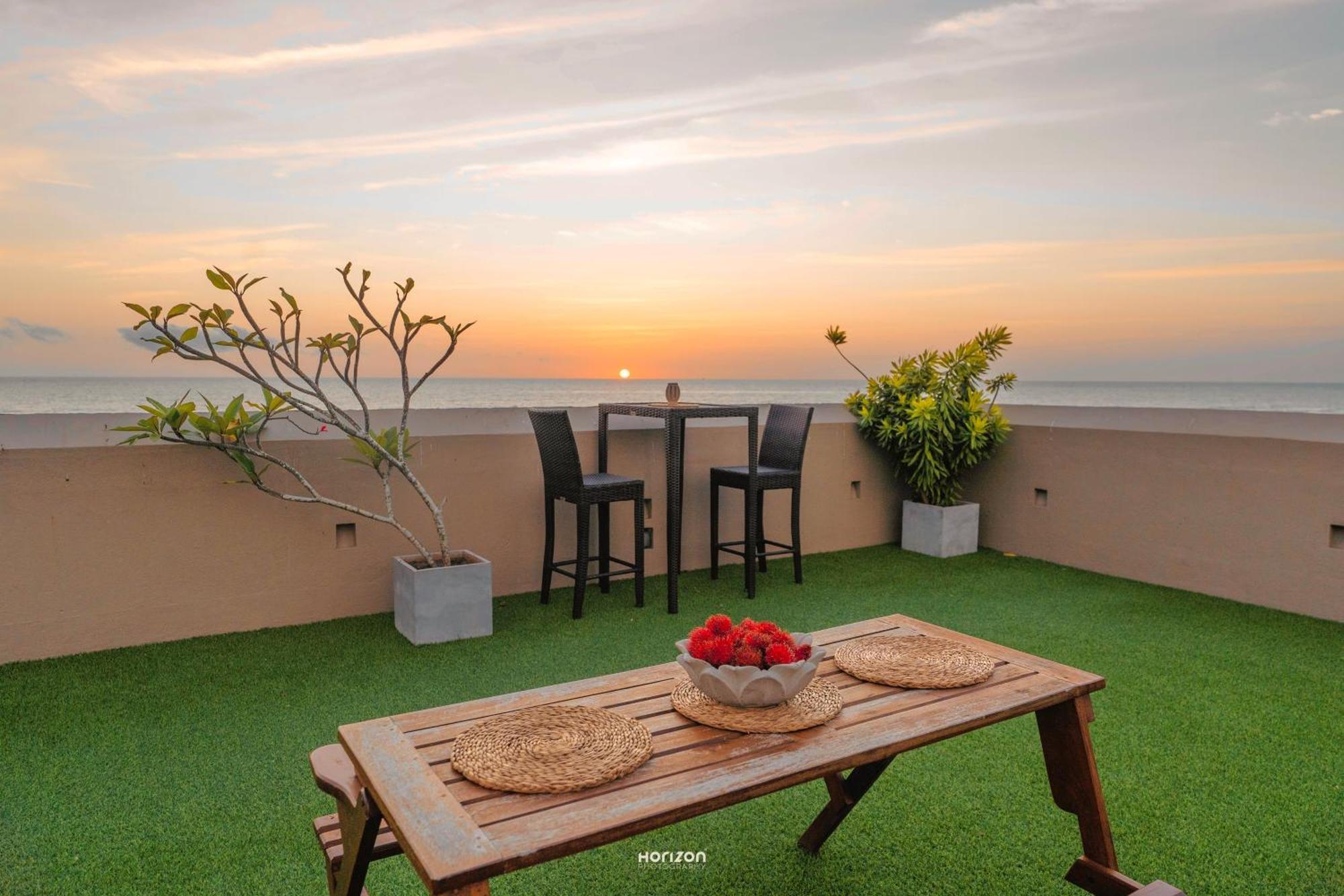 Hotel 50 By The Sea Dehiwala-Mount Lavinia Exterior foto
